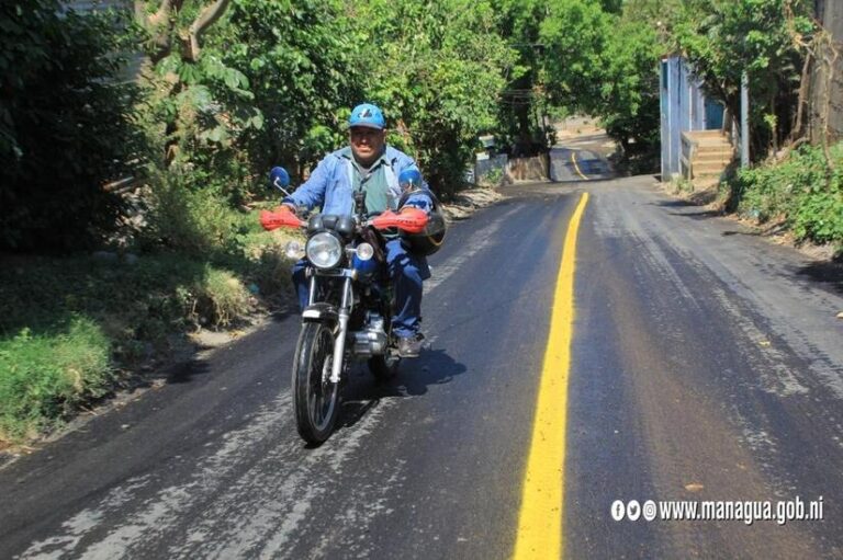 Inauguran 7 cuadras asfaltadas en el barrio Camilo Ortega