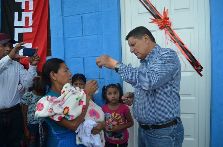 Más familias de extrema pobreza reciben su vivienda digna en Jinotega
