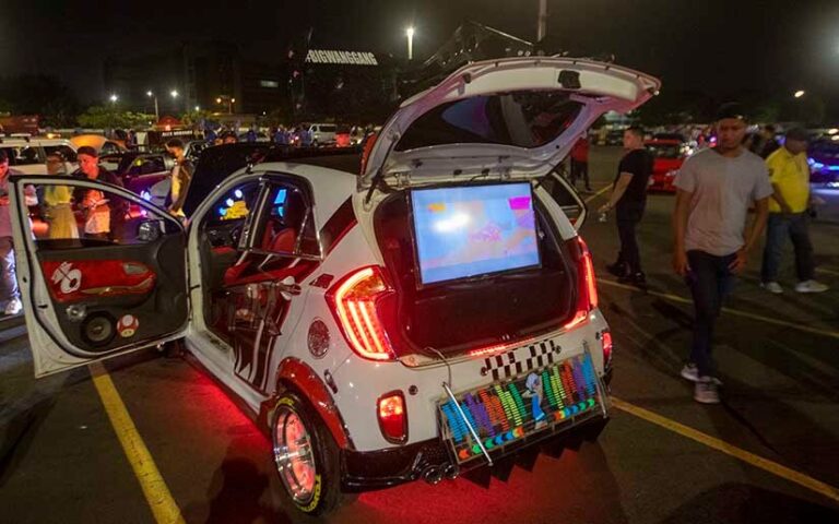 Exhiben autos, motos y caponeras modificadas en Managua