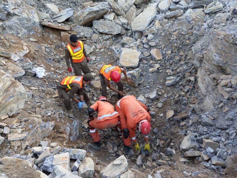 Deslizamiento de tierra deja 8 muertos en frontera entre Pakistán y Afganistán