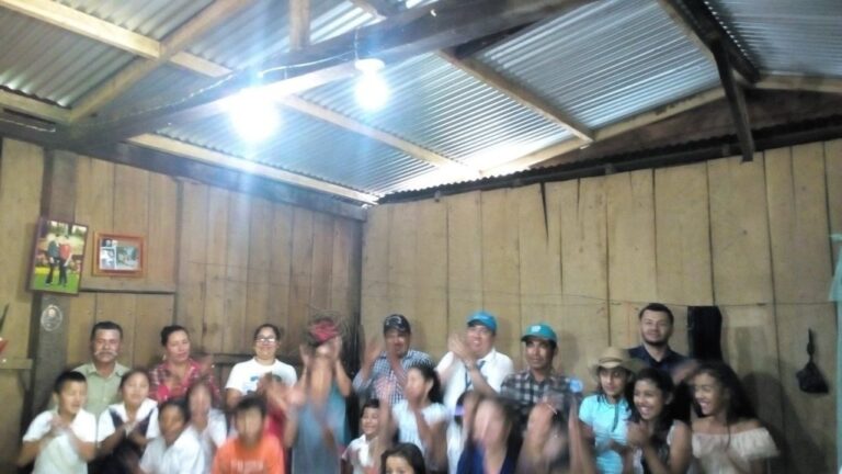 Familias de Wiwilí cuentan con energía eléctrica