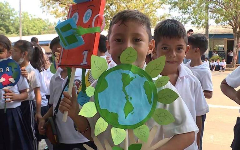 Con diversas actividades celebran el Día Mundial de Libro