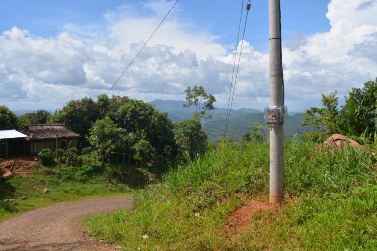 Electrifican una comunidad de San Ramón