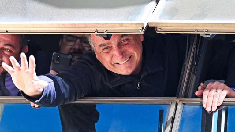 Bolsonaro se presenta ante la Policía Federal