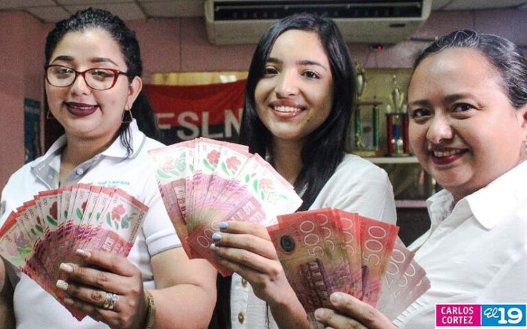 Servidores Públicos del MINSA reciben su salario de mayo