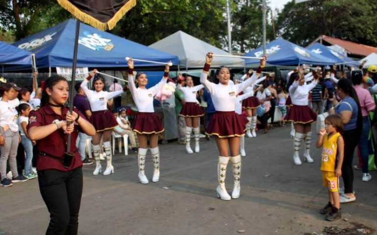 Familias de la Colonia Primero de Mayo celebran 51 aniversario de su fundación