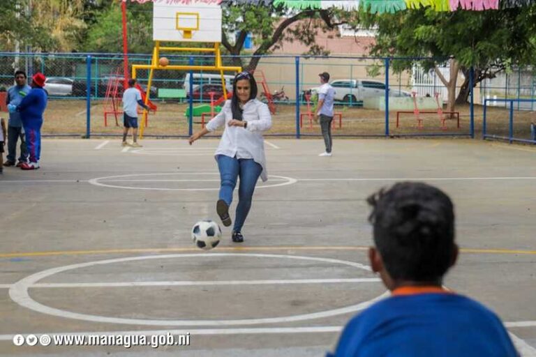 Rehabilitan cancha deportiva y parque en reparto San Patricio