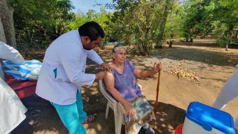 Acercan la vacunación contra la Covid 19 a familias de Ticuantepe