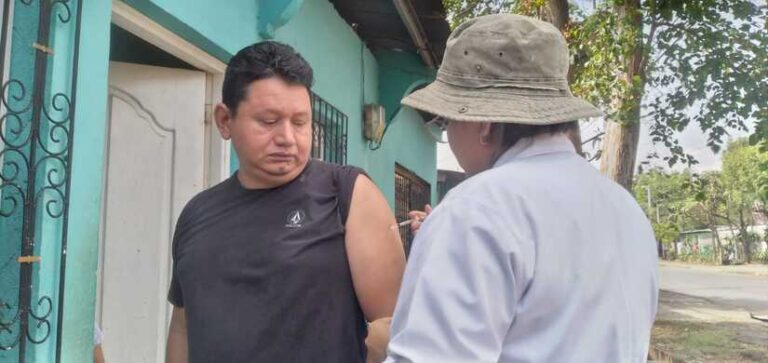 Realizan jornada de vacunación en el barrio José Dolores Estrada