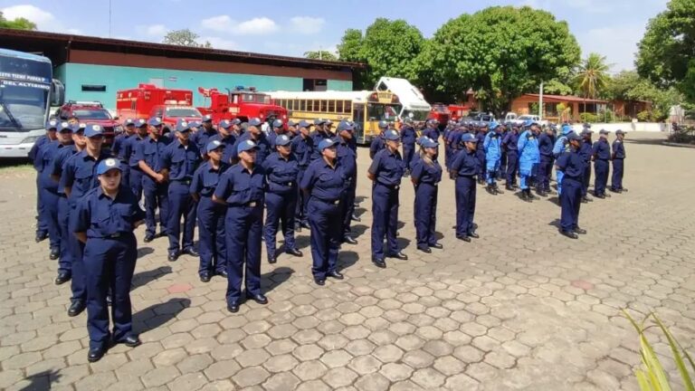 Capacitan a nuevos bomberos en Nicaragua