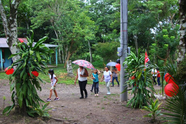 Inauguran energía eléctrica en la comunidad “Los Chiles”