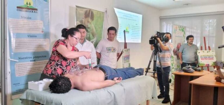 Realizan taller de medicina natural