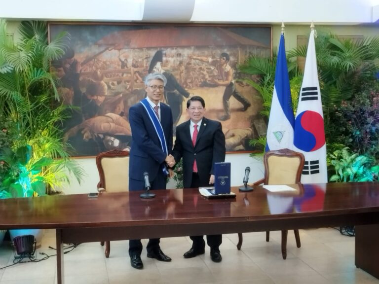 Entregan Orden José de Marcoleta en Grado de Gran Cruz a Embajador de Corea