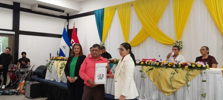 Entregan 75 títulos de propiedad a Iglesias de la Asamblea de Dios de Nicaragua