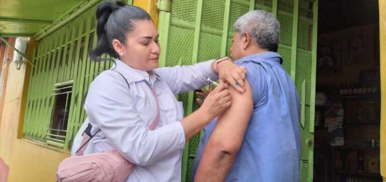 Hasta las familias del barrio Pablo Úbeda llegó la jornada contra el Covid-19