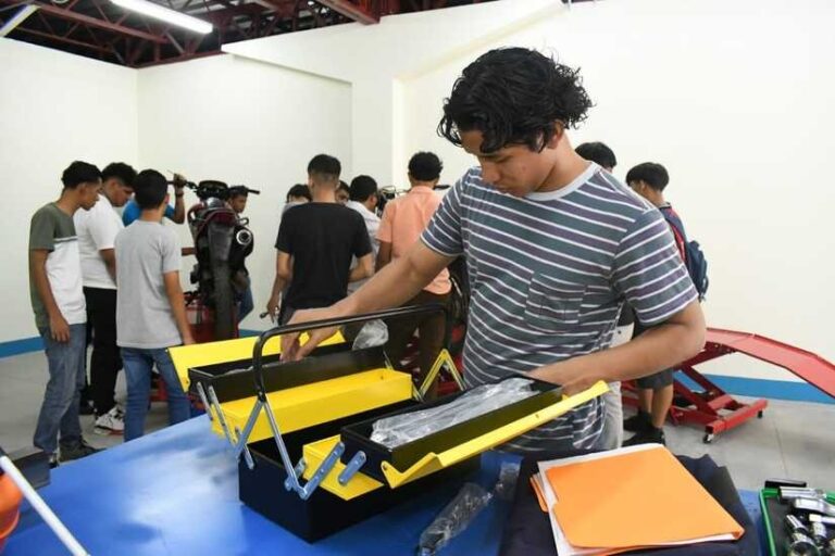 Más de 1 mil estudiantes inician sus clases en el Centro Cultural y Politécnico “José Coronel Urtecho”