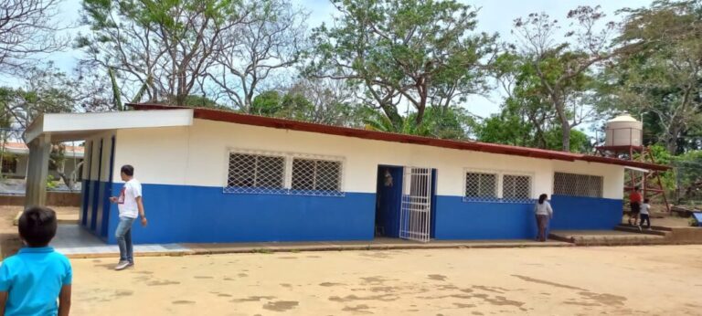 Rehabilitan centro escolar en Dolores