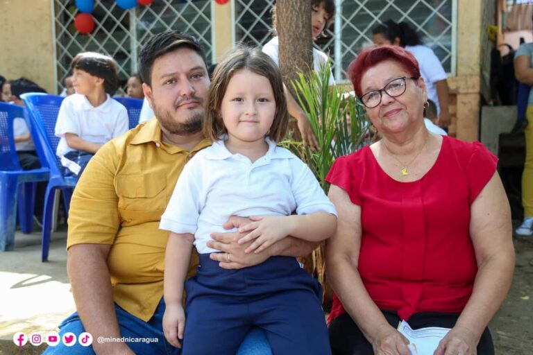 Celebran la Semana de la Familia en el Colegio Guardabarranco, en Managua