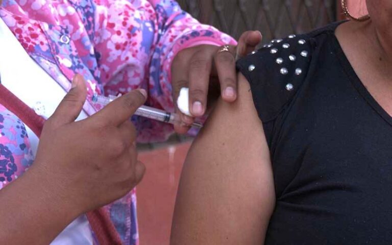 Familias de Ciudad Sandino se inmunizaron contra la Covid-19