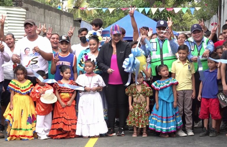 ALMA entrega 2 nuevas cuadras de calles asfaltadas en el barrio Carlos Núñez
