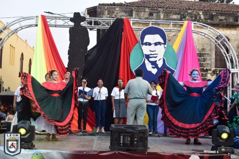 Conmemoran el natalicio del General Sandino en León