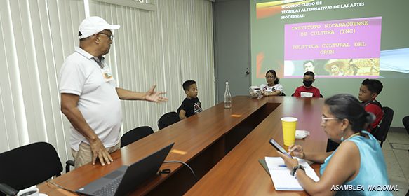 Niños participan en Taller de Pintura impulsado por la AN
