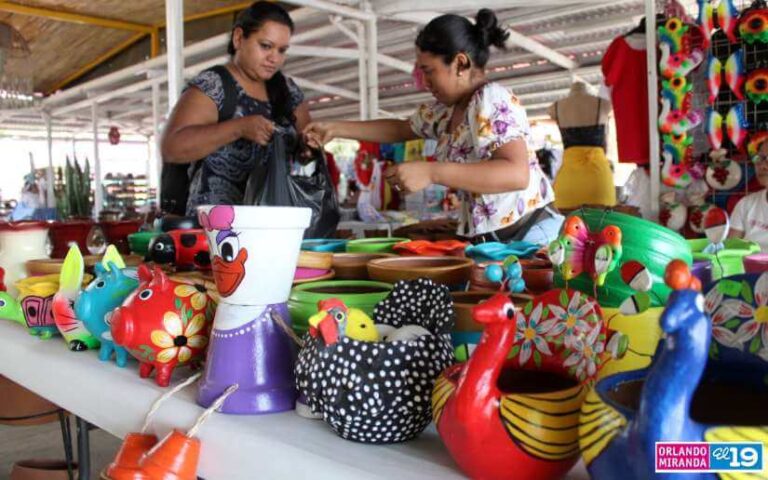 Familias disfrutan su fin de semana en la Feria del MEFCCA 