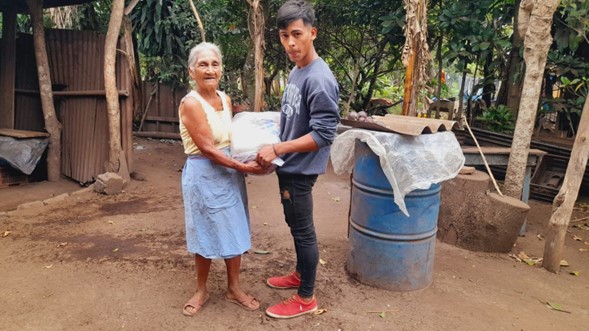 Entregan paquetes alimenticios en Carazo