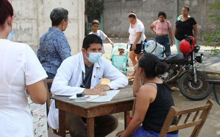 Realizan feria de salud en el barrio Francisco Meza