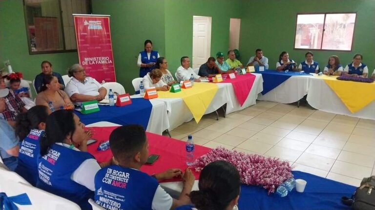 Ministerio de la Familia sostiene encuentro con autoridades municipales