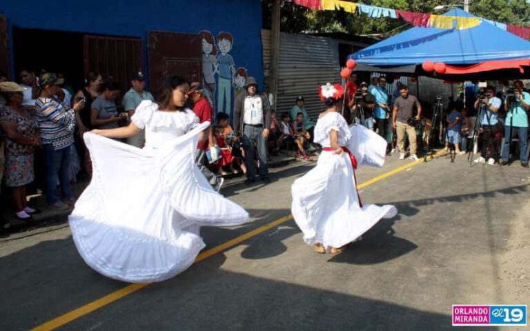 Inauguran cuadras de calles pavimentadas en el barrio Carlos Núñez