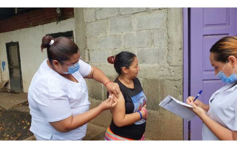 Jornada de vacunación llega al barrio Jonathan González