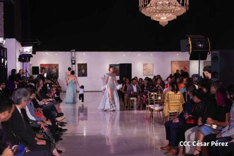 Madres nicaragüenses disfrutan de pasarela en el TNRD