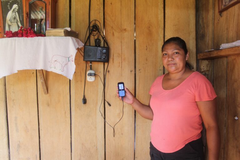 Llevan electrificación a la Comunidad “Volcán Grande”