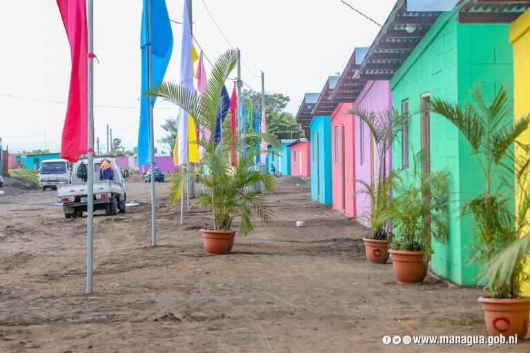 Entregan nuevas viviendas en Managua