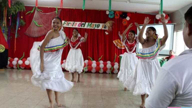 Realizan presentación artística en el Instituto Ramírez Goyena