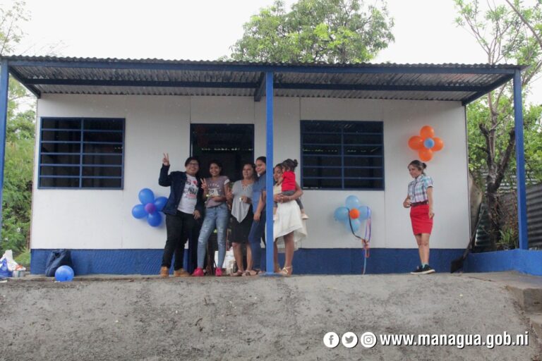Gobierno entrega vivienda digna a familia afectada por un incendio en Managua