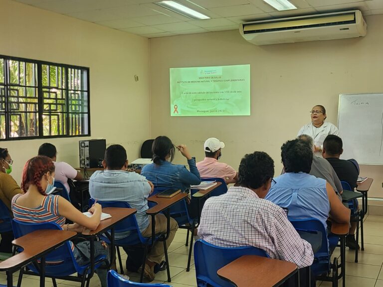 Promueven la medicina natural para el cuido de los pacientes con VIH