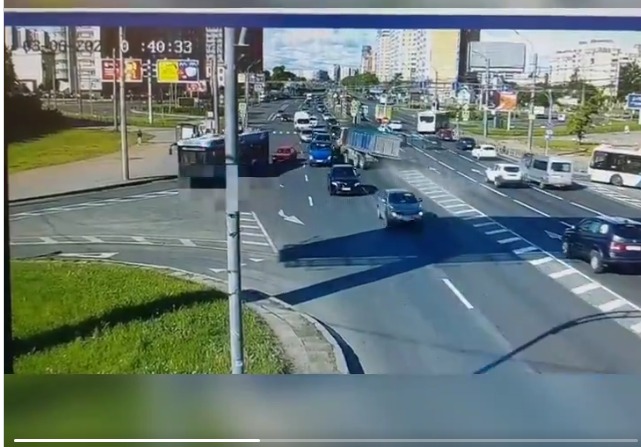 Choque entre un camión y varios carros deja 16 heridos