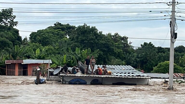 Provincia ecuatoriana en estado de emergencia por fuertes lluvias