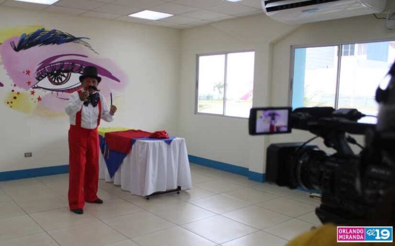 Teleclases de arte son grabadas en el Centro Cultural y Politécnico José Coronel Urtecho