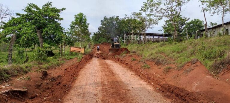Inician II etapa de construcción de caminos productivos