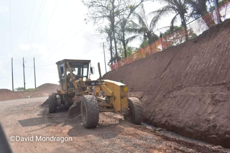 Avanzan obras de construcción de carretera WanaWana