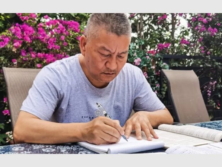 Descubre infidelidad de su cuñada y la soborna para no hablar