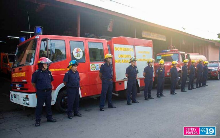 Trasladan dos camiones a nueva Estación de Bomberos en La Concordia