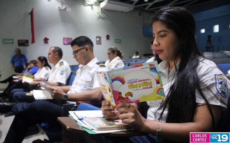 Presentan Cartilla para Cuidado Amoroso de la niñez a trabajadores del MIGOB