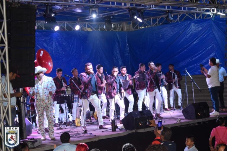 Conmemoran el 43 Aniversario de la Liberación de León con concierto