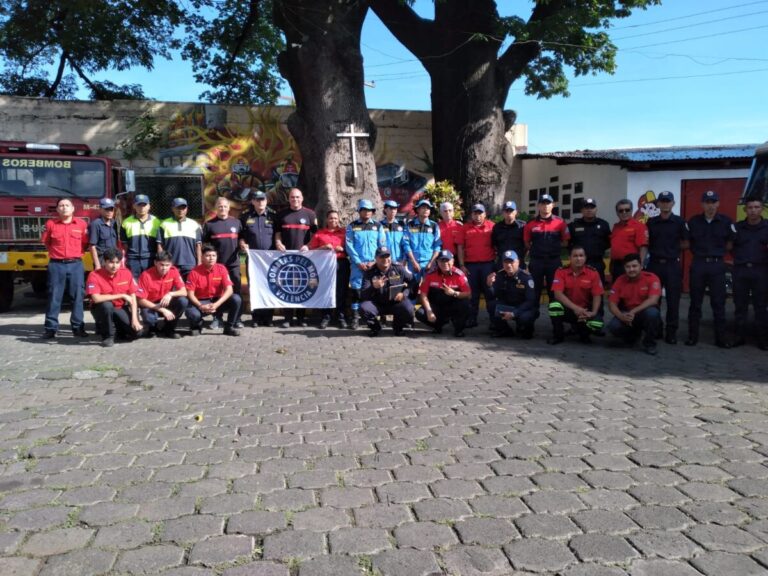 Bomberos se capacitan en diversas temáticas