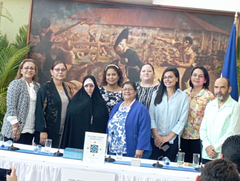 Primera Dama de Irán presenta libro “Filosofía de la Educación”