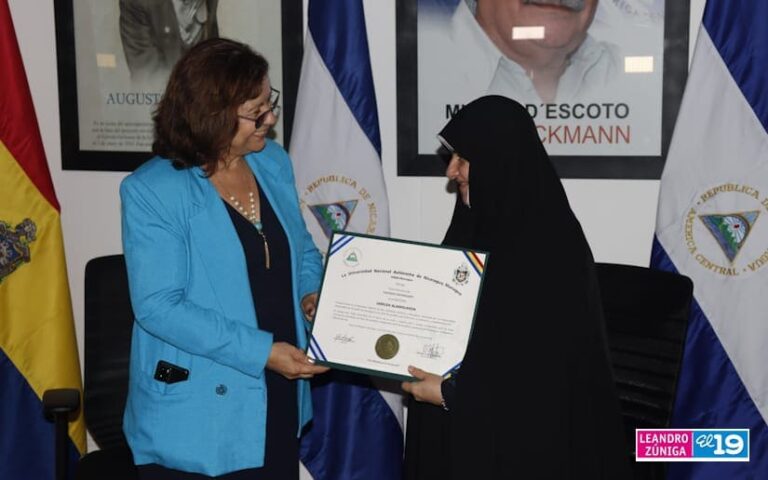 UNAN-Managua entrega título honorífico de Visitante Distinguida a la Primera Dama de Irán